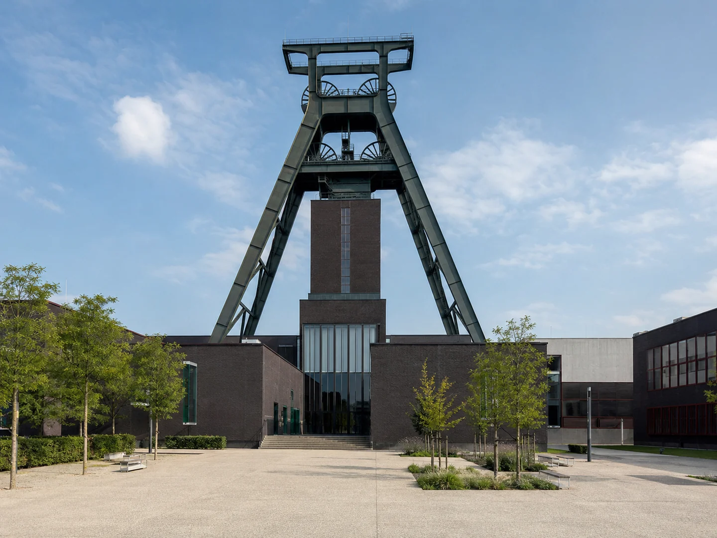 Deutsches Bergbau-Museum in Bochum bei Tageslicht