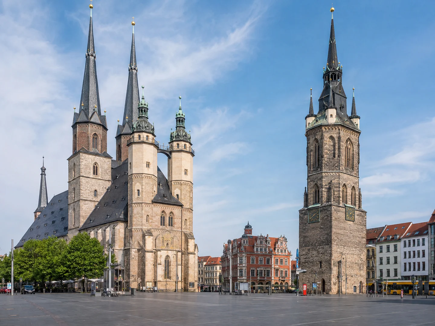 Marktkirche und Roter Turm am Marktplatz in Halle an der Saale